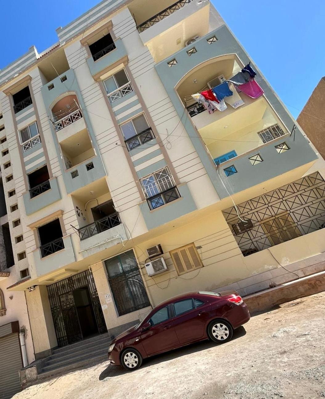 Hossam 2 Apartman *